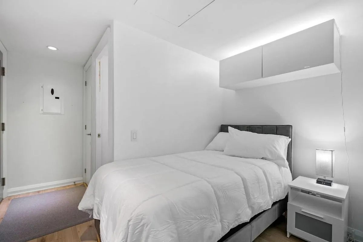Apartment Luxurious Suite In Yorkville Toronto