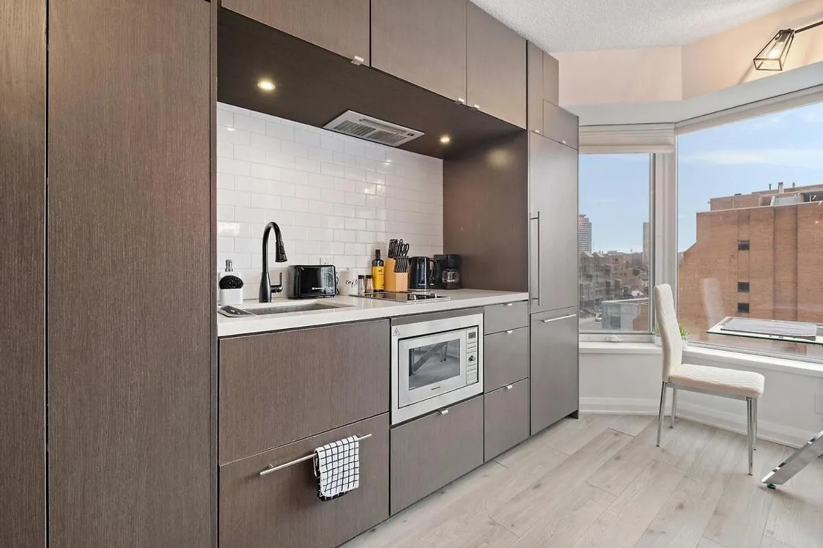 Luxurious Suite In Yorkville Toronto