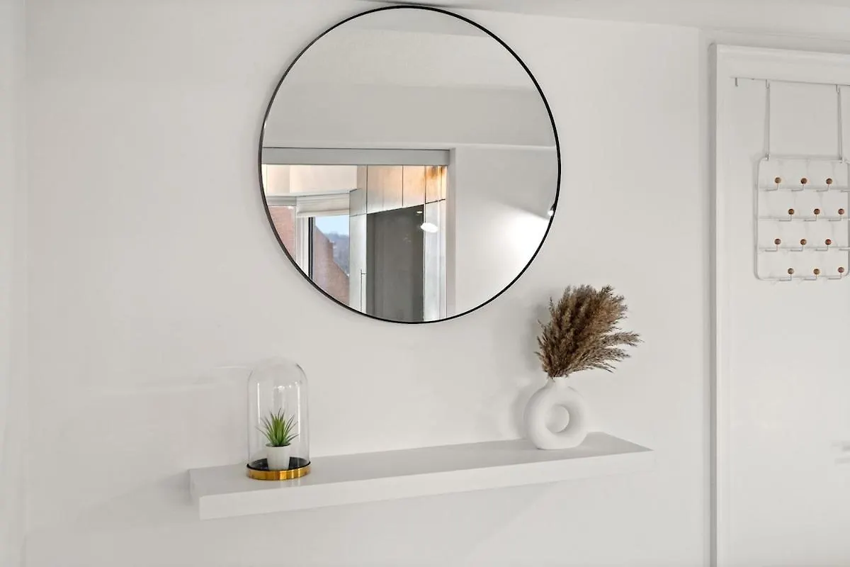 Luxurious Suite In Yorkville Toronto