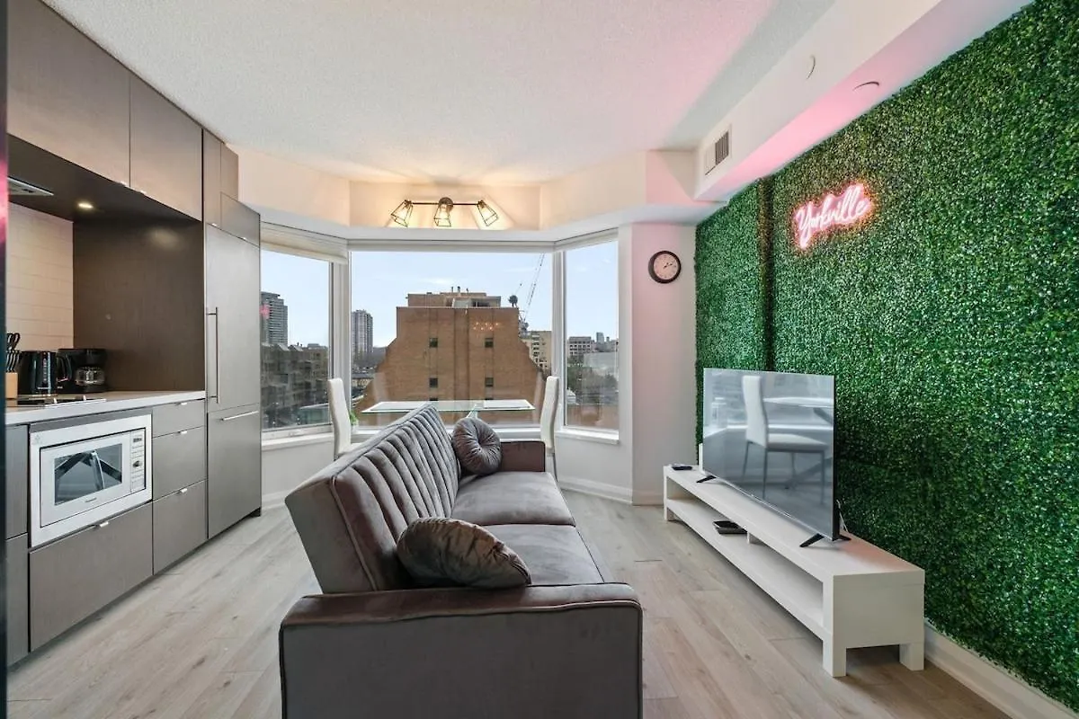 Luxurious Suite In Yorkville Toronto