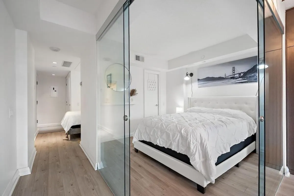 Luxurious Suite In Yorkville Toronto Canada