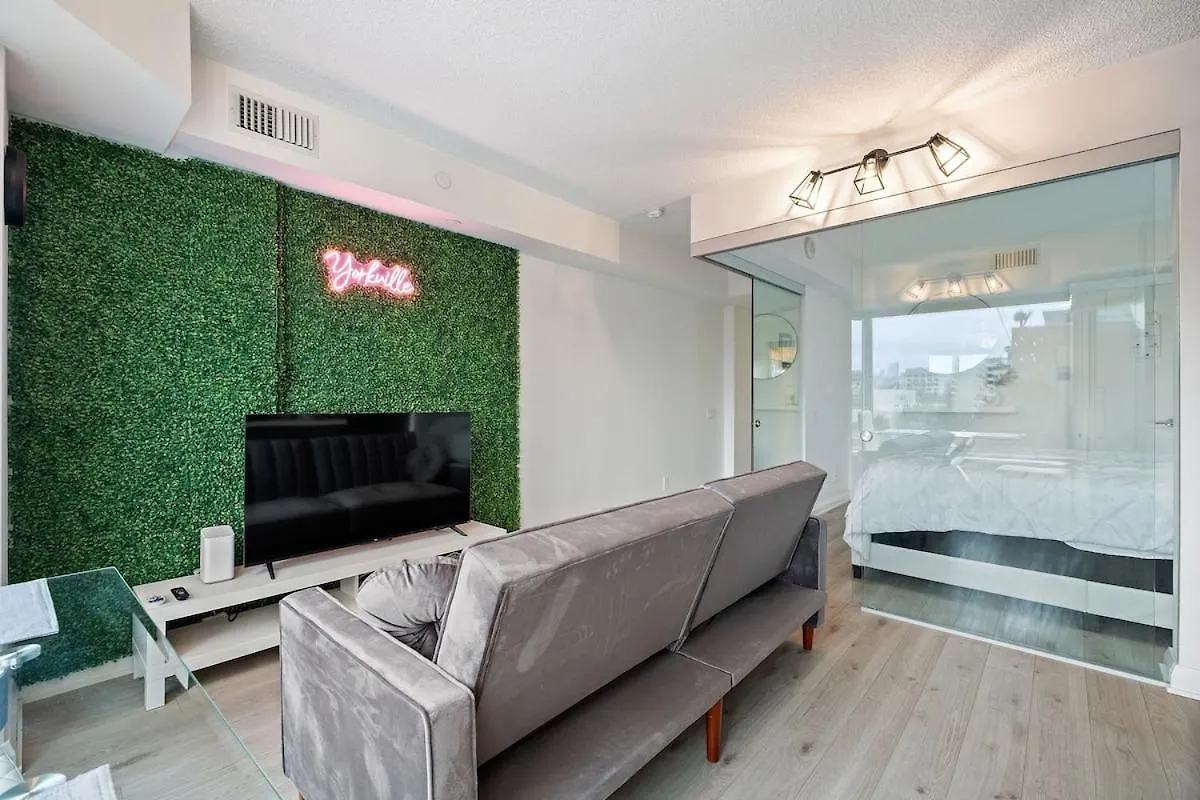 Luxurious Suite In Yorkville Toronto Apartment